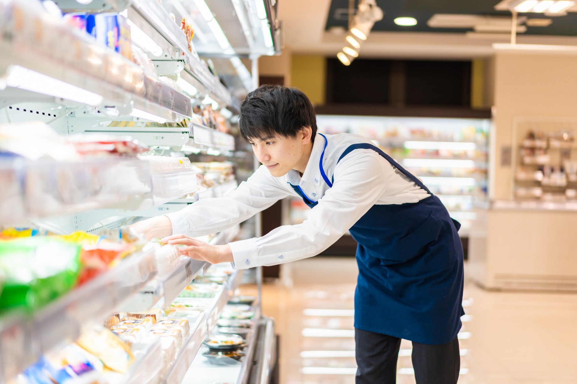 シフト制/スーパーでの陳列・発注業務/人気の裏方業務/１５時までのお仕事