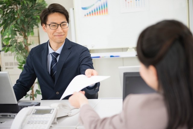 総合商社での貿易事務　商材の仕入れや出荷の手配など